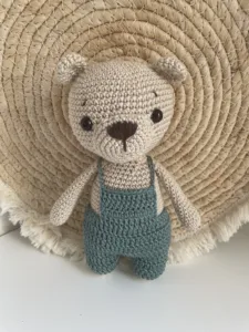 Beertje Met Tuinbroek Groen - gehaakte knuffel