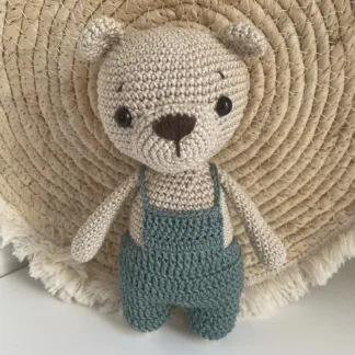 Beertje Met Tuinbroek Groen - gehaakte knuffel