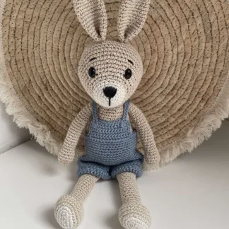 Konijn Zand Met Tuinbroek Blauw - gehaakte knuffel