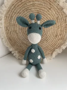 Kleine Giraf Groen - gehaakte knuffel