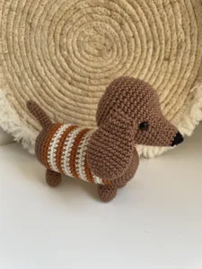 Teckeltje Okergeel - gehaakte knuffel