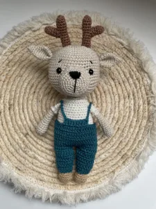 Hertje Met Tuinbroek  - gehaakte knuffel